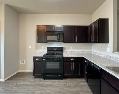 4301 Driftwood Drive - Photo Thumbnail 4