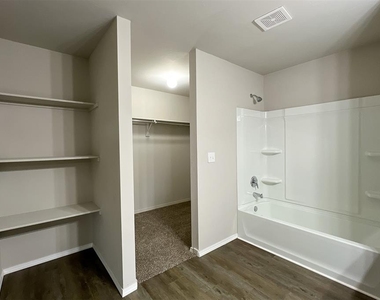 4301 Driftwood Drive - Photo Thumbnail 8