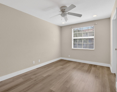 1418 W Wickham Circle - Photo Thumbnail 13