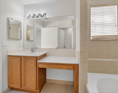 1418 W Wickham Circle - Photo Thumbnail 16