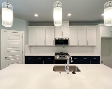 17611 Natalie Court - Photo Thumbnail 7