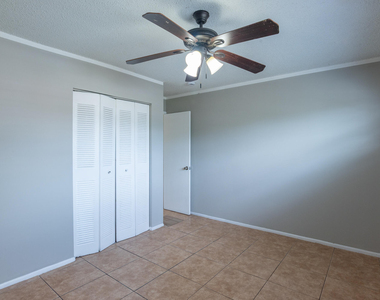 1218 Giller Avenue - Photo Thumbnail 3