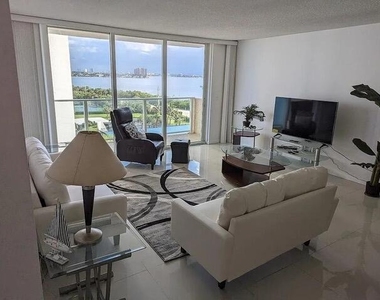 5440 N Ocean Drive - Photo Thumbnail 3