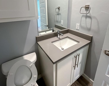 1724 Salma Road - Photo Thumbnail 10