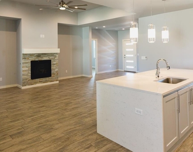 1796 Salma Road - Photo Thumbnail 15