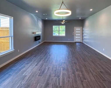 605 Remington Avenue - Photo Thumbnail 2