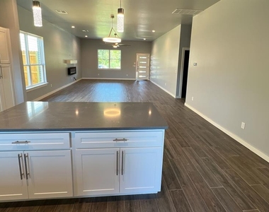 605 Remington Avenue - Photo Thumbnail 6