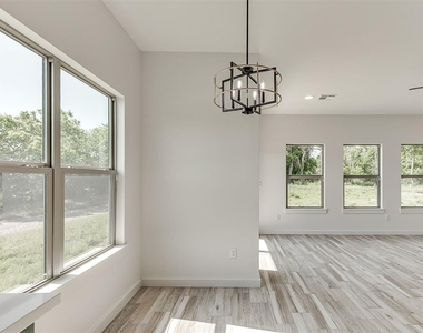 1925 E Springer Avenue - Photo Thumbnail 14