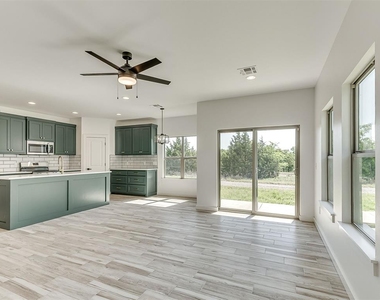 1925 E Springer Avenue - Photo Thumbnail 11