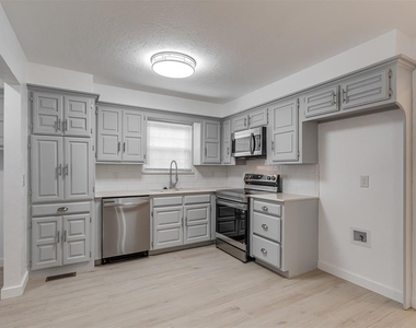 1305 Apollo Road - Photo Thumbnail 8