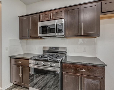 1720 Castle Street - Photo Thumbnail 13