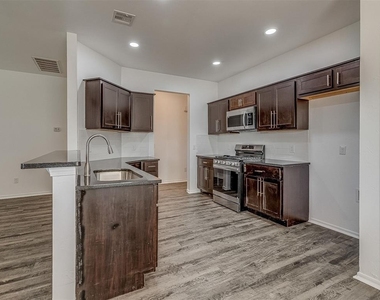 1720 Castle Street - Photo Thumbnail 9