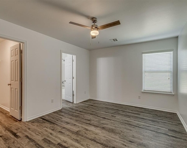 1720 Castle Street - Photo Thumbnail 17