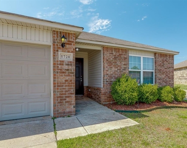 1720 Castle Street - Photo Thumbnail 1
