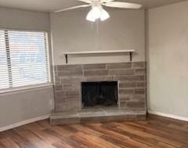 2600 N Ann Arbor Avenue - Photo Thumbnail 2