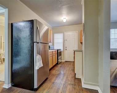 3211 N Military Avenue - Photo Thumbnail 4