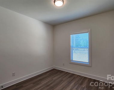 1818 E Greenbriar Road - Photo Thumbnail 11