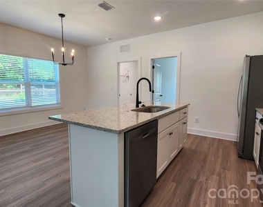 1818 E Greenbriar Road - Photo Thumbnail 6