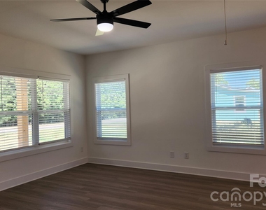 1818 E Greenbriar Road - Photo Thumbnail 12
