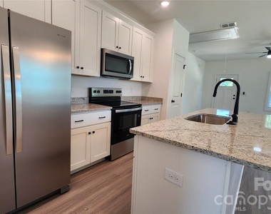 1818 E Greenbriar Road - Photo Thumbnail 5