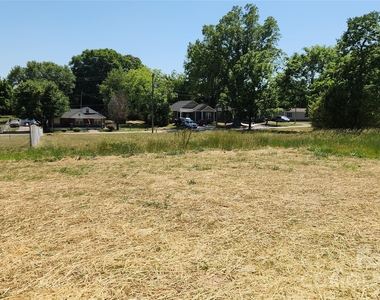 1818 E Greenbriar Road - Photo Thumbnail 14