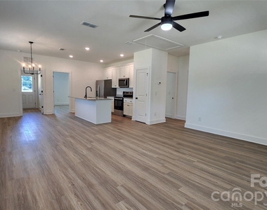 1818 E Greenbriar Road - Photo Thumbnail 2