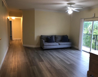 330 Crestwood Circle - Photo Thumbnail 2