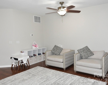 6985 Honey Tree Lane - Photo Thumbnail 2