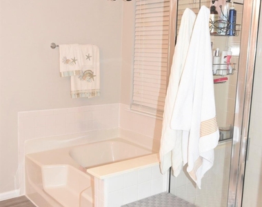6985 Honey Tree Lane - Photo Thumbnail 14