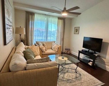 822 Villa Circle - Photo Thumbnail 1