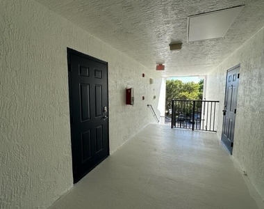 822 Villa Circle - Photo Thumbnail 21