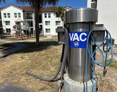 822 Villa Circle - Photo Thumbnail 41