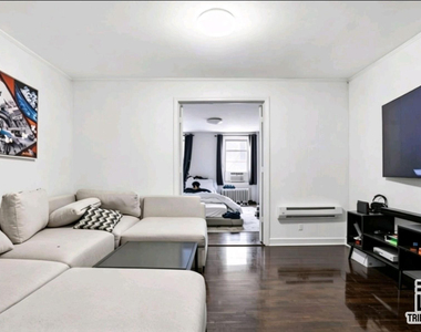 West 49th Street - Photo Thumbnail 3