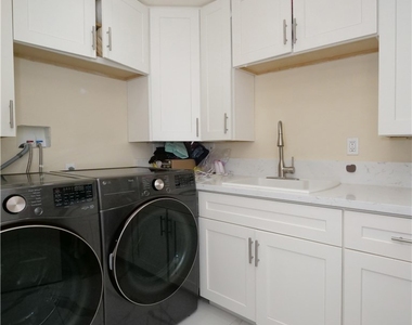 345 Palos Verdes Drive W - Photo Thumbnail 26