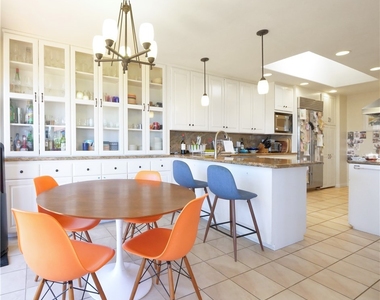 345 Palos Verdes Drive W - Photo Thumbnail 4