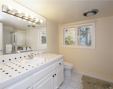 345 Palos Verdes Drive W - Photo Thumbnail 16