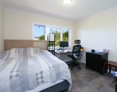 345 Palos Verdes Drive W - Photo Thumbnail 23