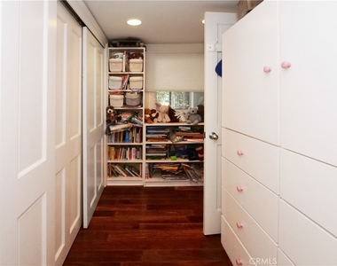 345 Palos Verdes Drive W - Photo Thumbnail 17