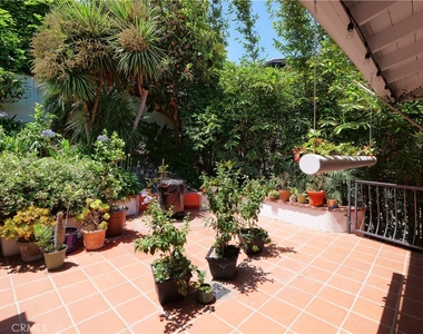345 Palos Verdes Drive W - Photo Thumbnail 9