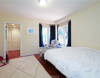345 Palos Verdes Drive W - Photo Thumbnail 15