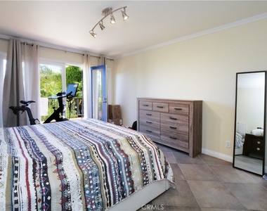 345 Palos Verdes Drive W - Photo Thumbnail 21