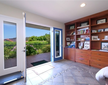 345 Palos Verdes Drive W - Photo Thumbnail 20