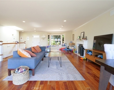 345 Palos Verdes Drive W - Photo Thumbnail 3