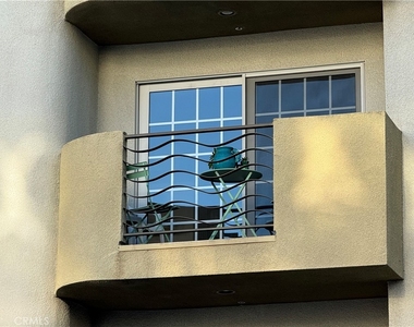1817 Selby Ave - Photo Thumbnail 3