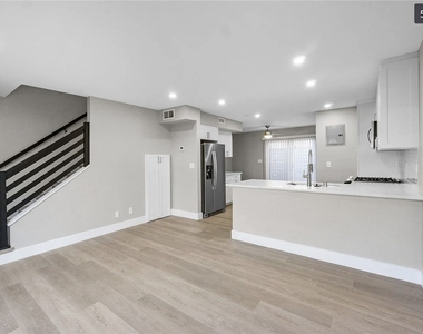 1024 Mission - Photo Thumbnail 4