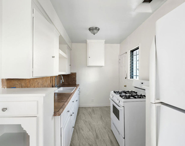326 N Sierra Bonita Avenue - Photo Thumbnail 4