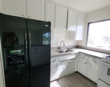 933 S Norton Avenue - Photo Thumbnail 3