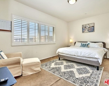 2864 Sunset Place - Photo Thumbnail 9
