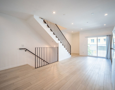 246 N Dillon Street - Photo Thumbnail 8