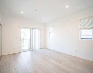 246 N Dillon Street - Photo Thumbnail 20